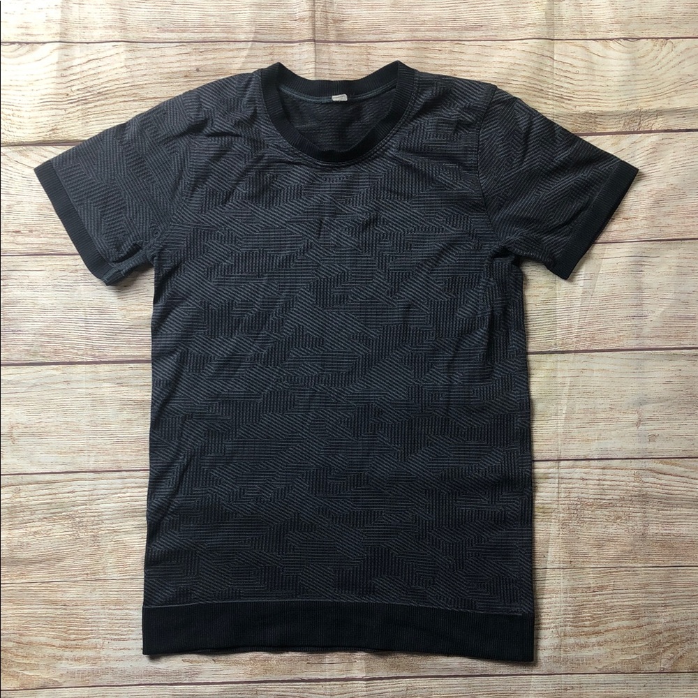 Lululemon Swiftly Breathe Vented Camo short sleeve shirt